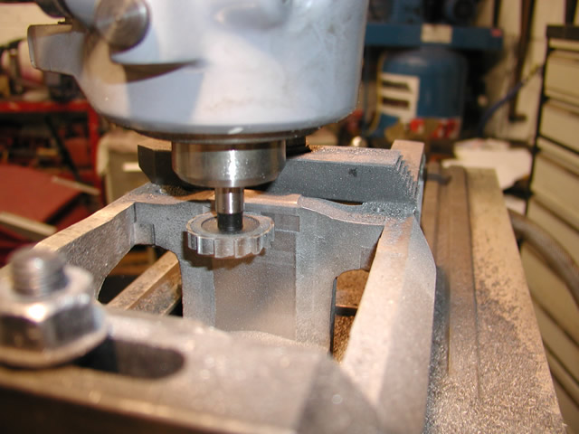 Cutting retainer slot